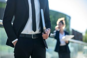 「サービス業は給料が安くて当たり前」と諦めていませんか？未経験から異業種へ転職し、年収を100万円以上アップさせるためのエージェント選びを徹底解説。年収交渉に強い、サービス業出身者におすすめのランキングTOP3を公開します。