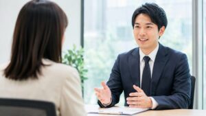 転職面接の逆質問｜「印象に残る逆質問・落ちる逆質問」と面接段階別の配分5ステップ【2026年最新】
